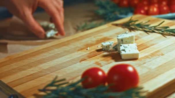 Cut Cheese Danish Blue Cheese Tomatoes Video — Stockvideo