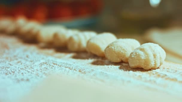 Rotoli Pasta Patate Tagliati Dallo Chef Preparazione Gnocchi Fatti Casa — Video Stock