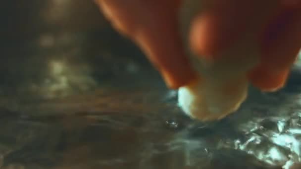 塩水で調理されるニョッキ — ストック動画