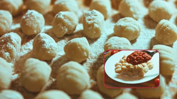 Gnocci Tomato Sauce Being Sprinkled Parmesan Mix Spoon Pleasant Atmosphere — Stockvideo