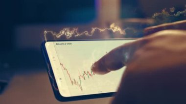 Bitcoin cryptocurrency fiyat grafiği grafik hareket eden telefon ekranında, cryptocurrency gelecekteki fiyat tahmin kavramı