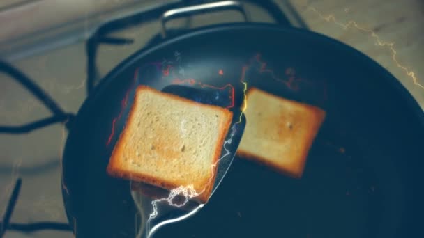 Pâine Prăjită Felii Pâine Într Tigaie Bucătarul Întoarce Toastează Pâinea — Videoclip de stoc