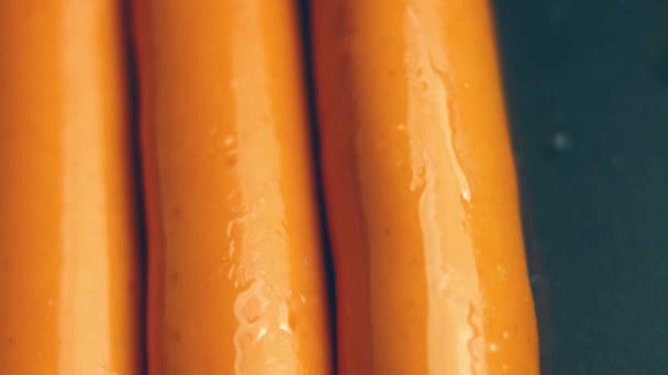 Закріплений Постріл Яких Італійських Ковбасок Які Готують Сковороді Повільний Рух — стокове відео