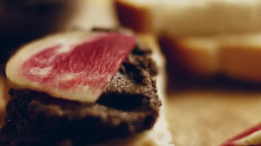 Antarktika Mutfak Sırrı. Kırmızı Turp 4k tarifli mantar ezmeli sandviç..