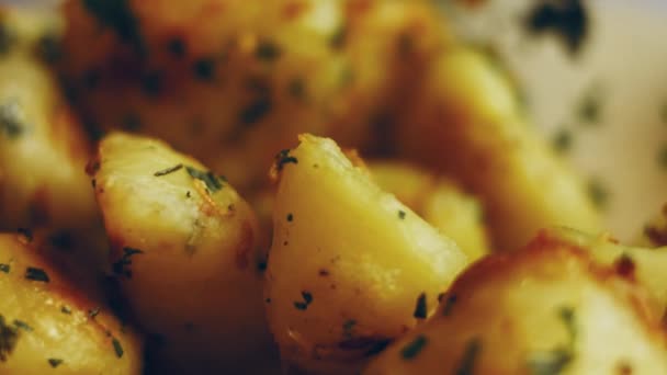 Geroosterde Aardappelen Recept Voor Een Groot Gezin Zacht Van Binnen — Stockvideo