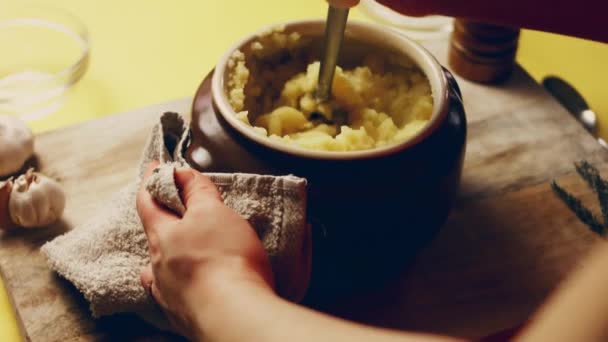 Hur Man Gör Krämig Potatismos Med Cheddar Recept Följ Enkla — Stockvideo