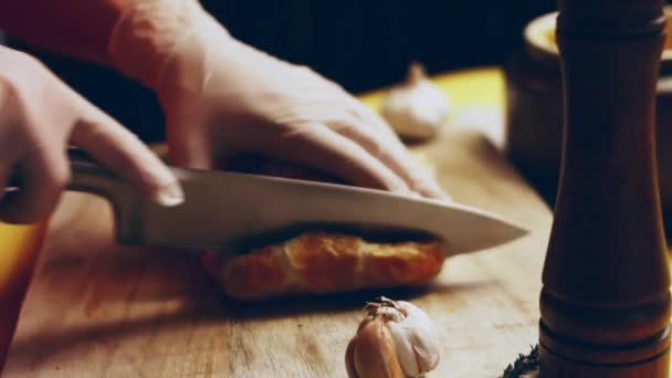 Cortar Trozos Carne Wellington Con Cuchillo — Vídeos de Stock