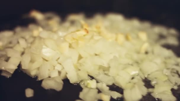Dolsot Bibimbap 韓国の混合米 蒸し米 揚げ卵を上に含み 熱い石鍋で提供され Dolsotは韓国語で石鍋を意味する — ストック動画