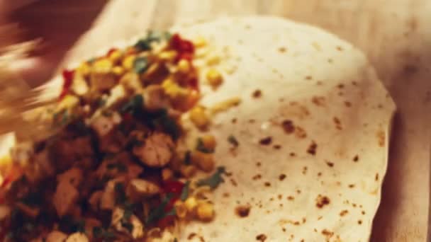 Cuisine Mexicaine Cuisinière Prépare Tortillas Maïs Noir Avec Fromage Fleur — Video