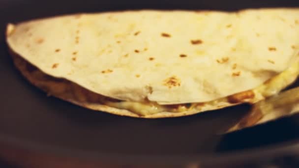Frying Freshly Wraped Chicken Quesadilla Frying Pan Taking Cover Process — Stock Video