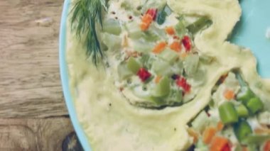 Yeni anneler için sebzeli Healty Omlette. 4k Tarifi