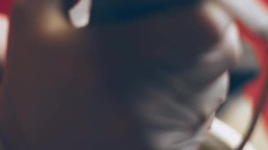 Kaynamış sebze, havuç, balkabağı ve soğana çarptım. 4k görüntü görüntü tarifi.