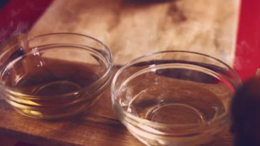 Ev yapımı mayonezin tarifi. Hardal tohumlarını çeviriyorum. 4k video tarifi.