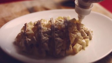 Bayanlar Caprice salatasının ananas şeklini yapmamın yan etkisi..