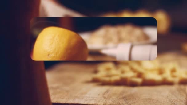 女士们 卡布丽斯沙拉 菠萝的形式 俄罗斯烹饪4K视频食谱 — 图库视频影像
