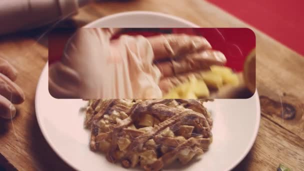 女士们 卡布丽斯沙拉 菠萝的形式 俄罗斯烹饪4K视频食谱 — 图库视频影像