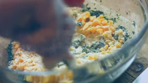 Ajouter Parmesan Mélange Dans Bol Transparent Recette Vidéo — Video