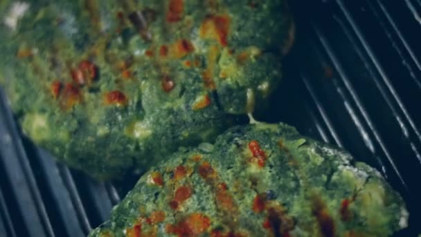 Обсмажити Зелені Бургерні Кульки Грилі Відео Рецепт — стокове відео