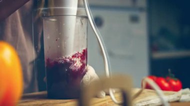 Haşlanmış pancar için blender kullanıyorum. Yeni anneler için Lezzetli Kırmızı Pizza. 4k video tarifi.