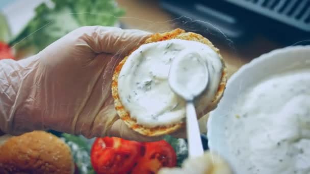 Створіть Бургер Шматки Смачні Низькокалорійні Зелені Бургери Відео Рецепт — стокове відео