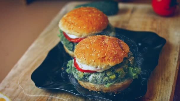 Lezzetli Düşük Kalorili Yeşil Burgerler Yeni Anneler Için Düşük Kalorili — Stok video