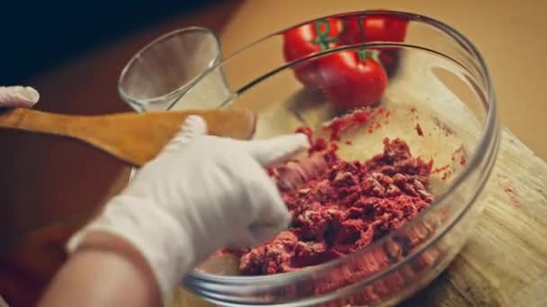 Wymieszać Czerwone Ciasto Pomocą Mąki Pełnoziarnistej Przepis Wideo — Wideo stockowe