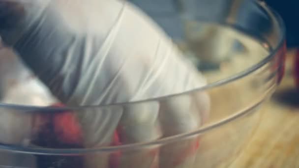 밀가루 전체를 사용하여 반죽을 섞는다 비디오 레시피 — 비디오