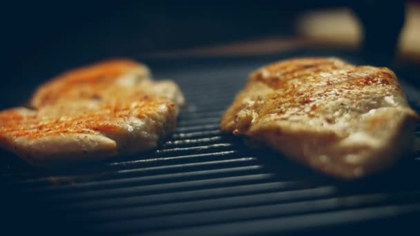 Νόστιμο Ζουμερό Κρέας Μπριζόλα Μαγείρεμα Στη Σχάρα Μαγειρεύω Ψήσιμο Φρέσκο — Αρχείο Βίντεο