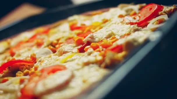 新妈妈的味道鲜美披萨 4K视频配方 — 图库视频影像