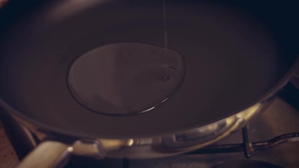 玉ねぎとニンニクを炒めます ファルシャー ハセレシピ 4Kビデオレシピ — ストック動画