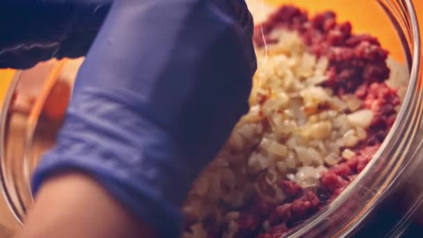 Elkényeztetek Egy Tojást Húskeverékben Falscher Hase Recept Videó Recept — Stock videók