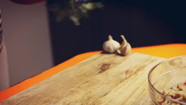 Jag Förstör Ett Ägg Köttblandningen Falscher Hase Recept Video Recept — Stockvideo