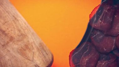 Tüm malzemeleri eldivenlerle elle karıştır. Falscher Hase tarifi. 4k video tarifi.