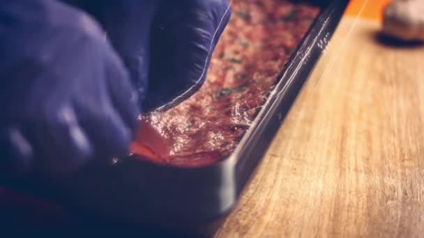 Coloca Pastrami Ternera Sobre Relleno Carne Receta Falscher Hase Video — Vídeos de Stock