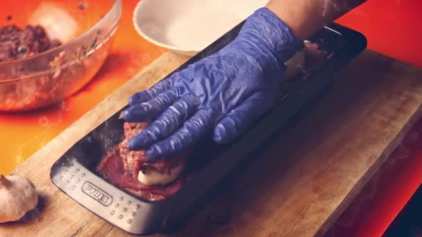 煮卵の上にミンチ肉を加え はがす ファルシャー ハセレシピ 4Kビデオレシピ — ストック動画