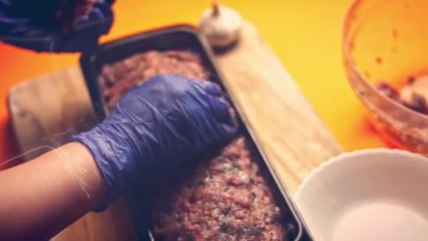 Agregue Carne Picada Sobre Los Huevos Cocidos Jarrón Falsher Receta — Vídeo de stock