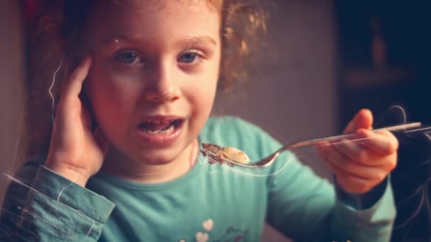 소녀는 증기를 재주넘는 요리를 아내는 합니다 레시피 비디오 레시피 — 비디오