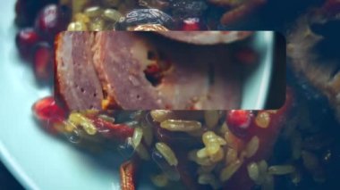 Özbek Mutfağı Ruhlu Düğün Pilaf 'ı tat. Yumurta ve sosisle çok güzel dekore edilmiş. 4k video.