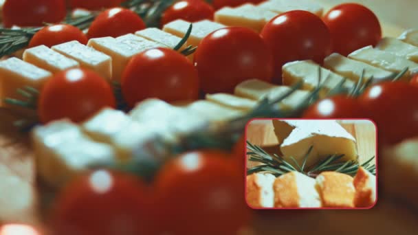 Letak Rata Keju Dan Tomat Potongan Keju Tomat Dan Rozmarin — Stok Video
