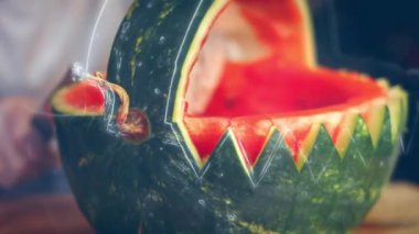 Karpuzu kestim. Sepet şeklinde karpuz yaparım. 4k video