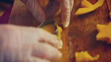 Mango parçalarını kalp ve yıldız şeklinde kestim. 4k video