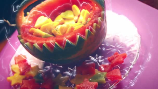 Gerne Präsentieren Wir Ihnen Einen Kreativen Obstsalat Wassermelonenkorb Eine Schöne — Stockvideo