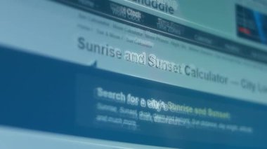 Gün doğumu ve günbatımı hesap makinesi. Ekranda pikselleri vur.