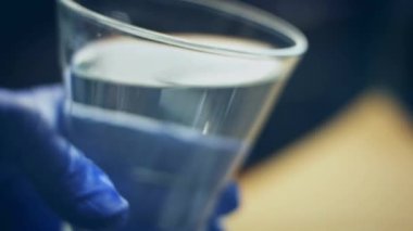 Üç çeşit pides. Yumurtalı vejetaryen pide ve salamlı pide. 4k video.