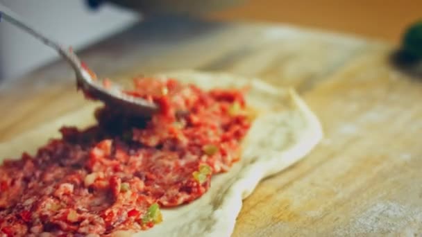 3種類のパイド 野菜のピードに卵とサラミのピード 4Kビデオ — ストック動画