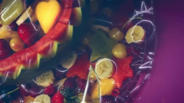 Prezentăm Plăcere Salată Creativă Fructe Într Coș Pepene Verde Decor — Videoclip de stoc