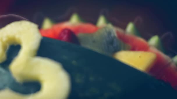 Gerne Präsentieren Wir Ihnen Einen Kreativen Obstsalat Wassermelonenkorb Eine Schöne — Stockvideo