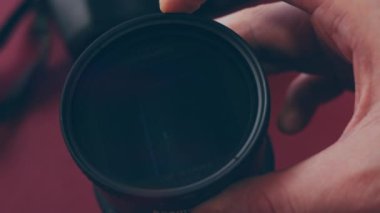 Dijital kameranın odaklama lens. Kameranın Lens. Yakın çekim. Odak fotoğraf makinesi odaklama ve çekim. Profesyonel hizmet için kavramı fotoğraf ya da film yapımcısı ekipman.