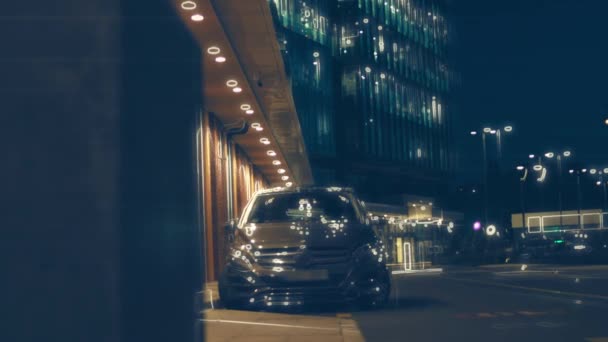 Силует Красивого Автомобіля Копченому Темному Тлі Автомобільні Вогні Тумані — стокове відео