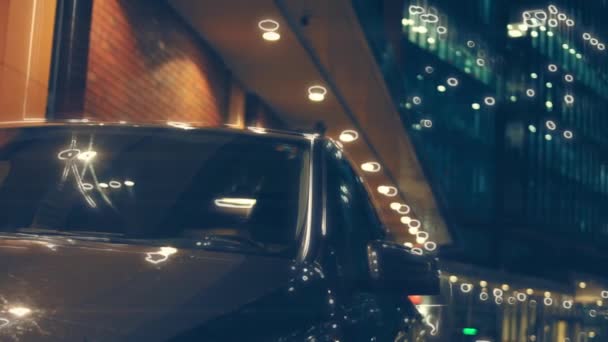 Σιλουέτα Του Όμορφου Αυτοκινήτου Καπνιστό Σκούρο Φόντο Φώτα Αυτοκινήτου Στην — Αρχείο Βίντεο